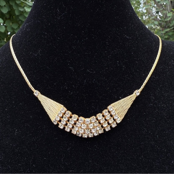 Luxurious Sparkly Gold Plated Collar Necklace with Crystal Accent Pendant - Picture 3 of 15
